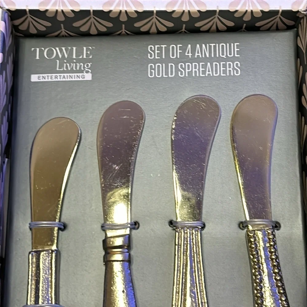 Set of 4 Antique Gold Spreaders